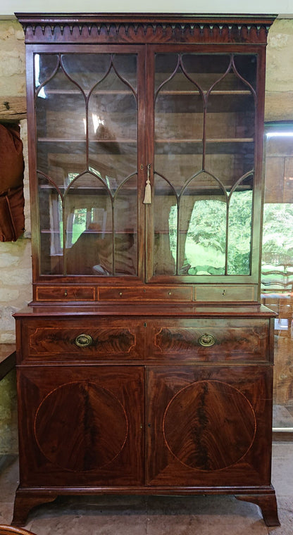 Very Fine 18th Century Cabinet