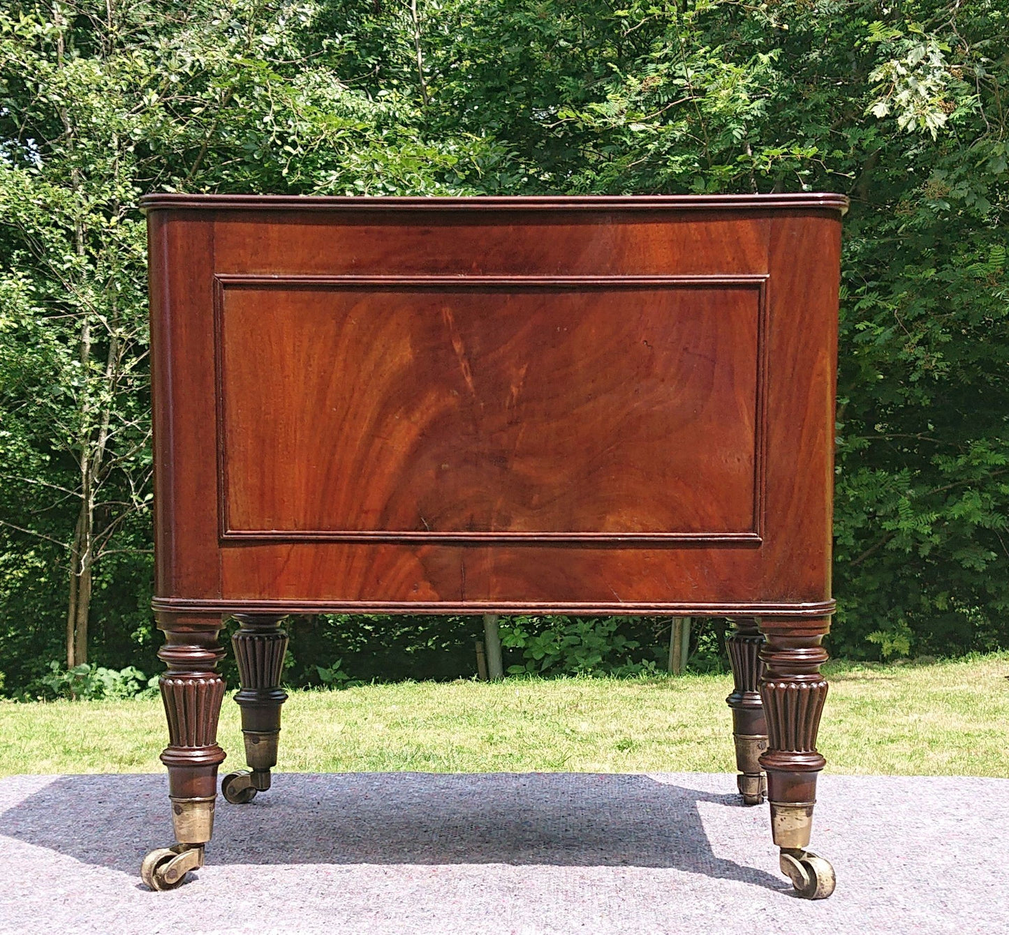 Early 19th Century Regency Mahogany Wine Cooler Cellarette attributed to Gillows of Lancaster and London