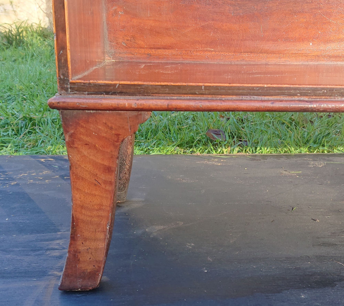 Early 19th Century Regency Waterfall Bookcase Made Of Solid Mahogany With Contrast Cross Banding And Boxwood Stringing