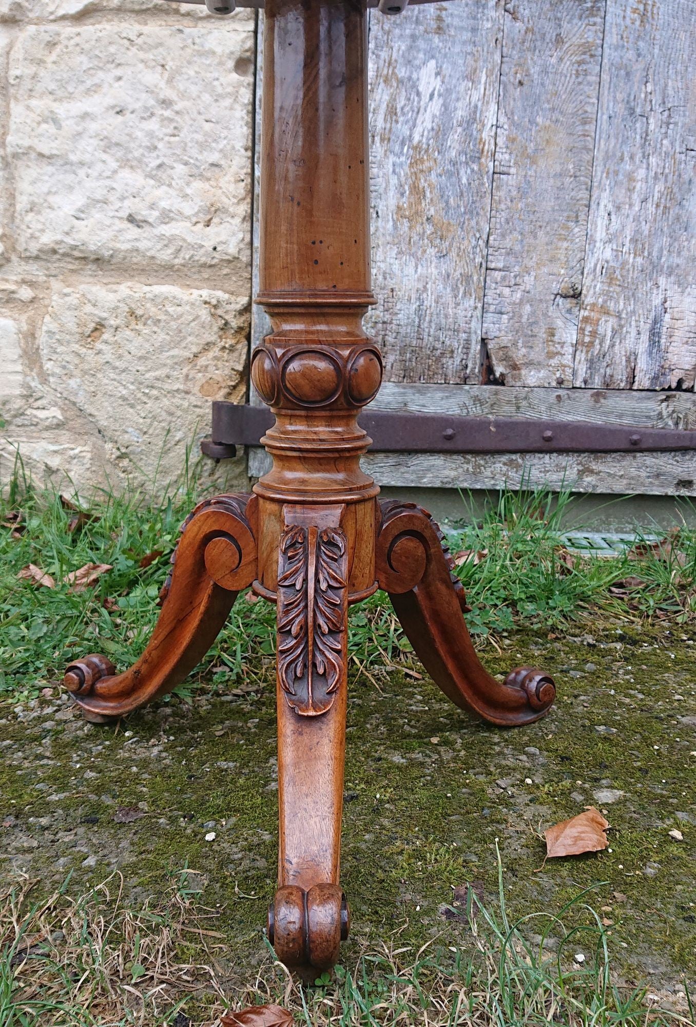 Very Fine Quality 19th Century Amboyna Tripod Wine Table