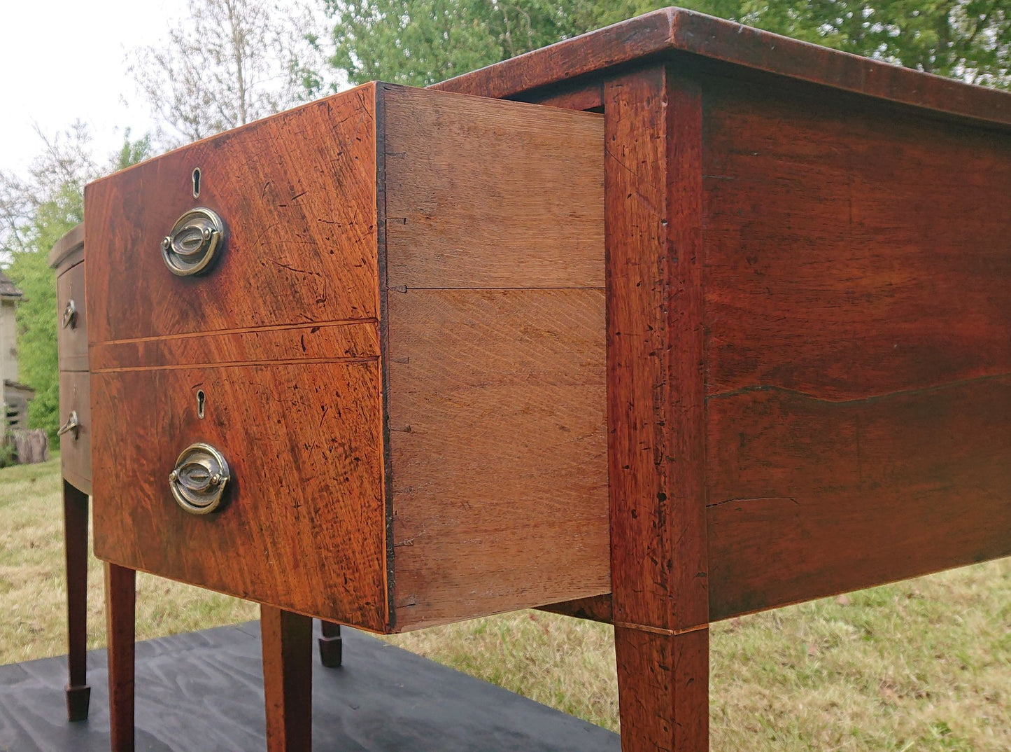 Very Fine 18th Century Mahogany Sideboard