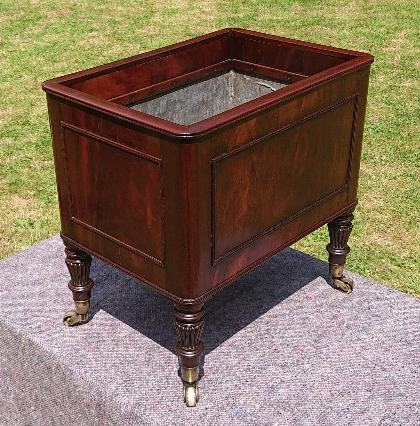 Early 19th Century Regency Mahogany Wine Cooler Cellarette attributed to Gillows of Lancaster and London