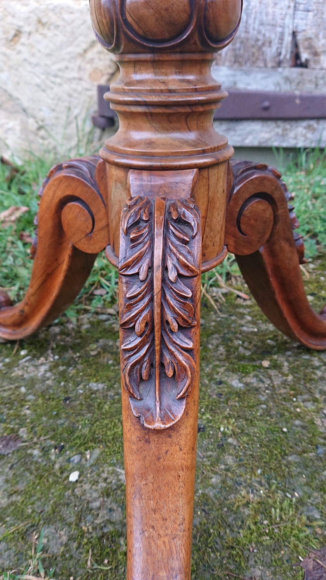 Very Fine Quality 19th Century Amboyna Tripod Wine Table