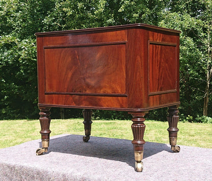 Early 19th Century Regency Mahogany Wine Cooler Cellarette attributed to Gillows of Lancaster and London