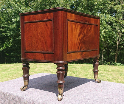 Early 19th Century Regency Mahogany Wine Cooler Cellarette attributed to Gillows of Lancaster and London