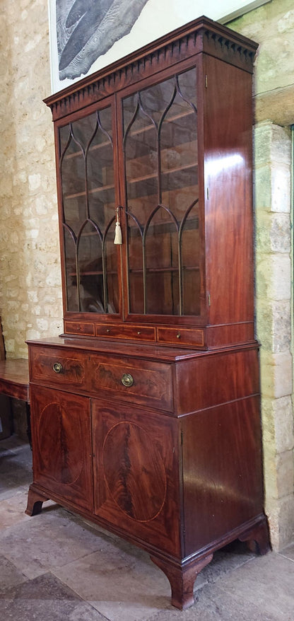 Very Fine 18th Century Cabinet