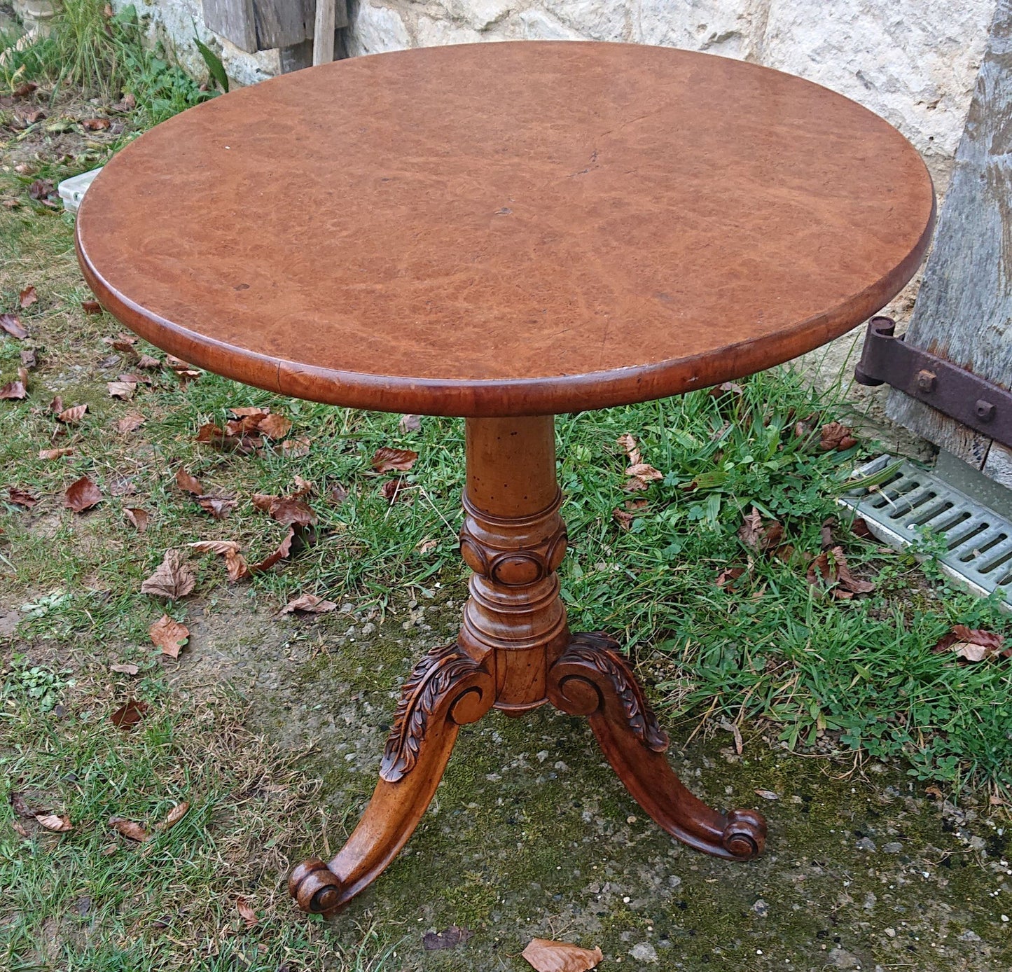 Very Fine Quality 19th Century Amboyna Tripod Wine Table