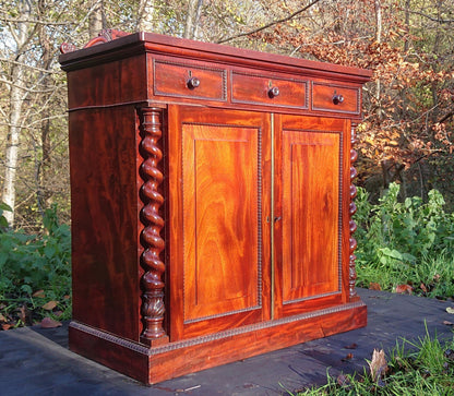 Exceptional Quality Early Nineteenth Century Mahogany Antique Chiffonier