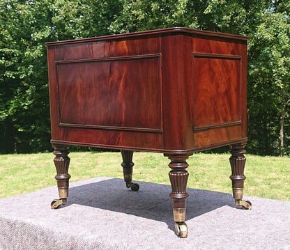 Early 19th Century Regency Mahogany Wine Cooler Cellarette attributed to Gillows of Lancaster and London