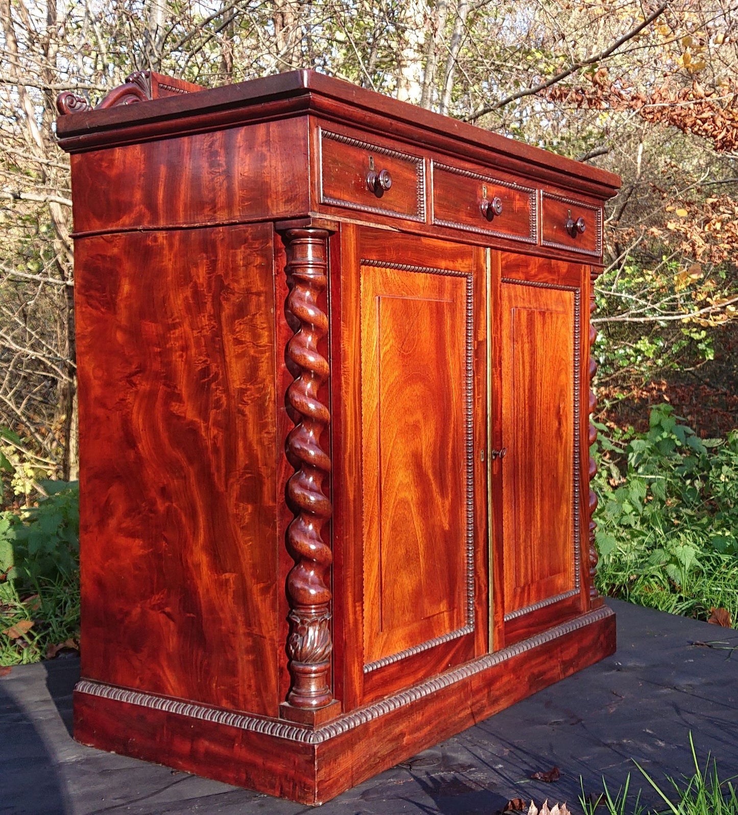 Exceptional Quality Early Nineteenth Century Mahogany Antique Chiffonier