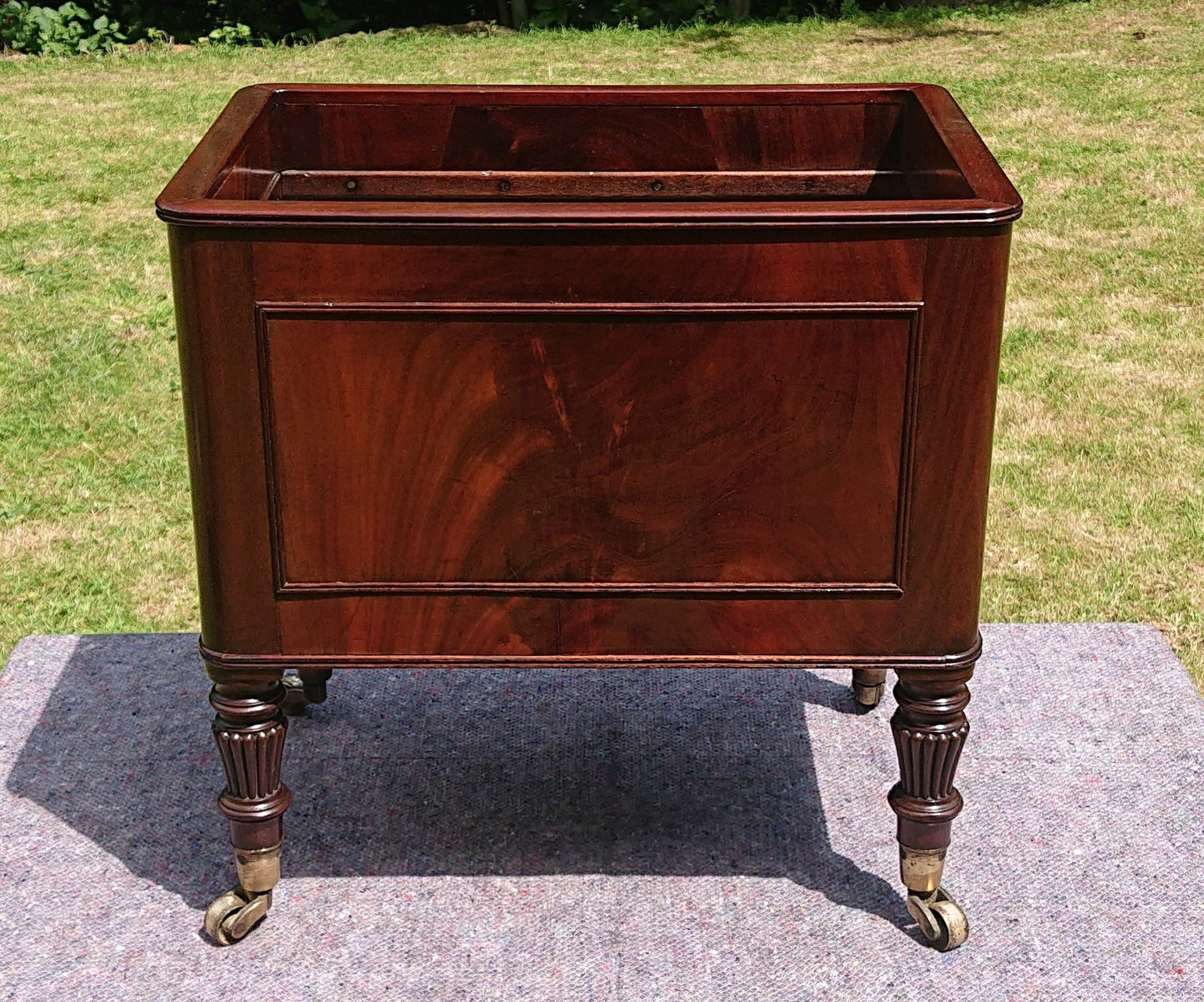 Early 19th Century Regency Mahogany Wine Cooler Cellarette attributed to Gillows of Lancaster and London