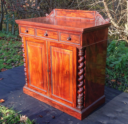 Exceptional Quality Early Nineteenth Century Mahogany Antique Chiffonier