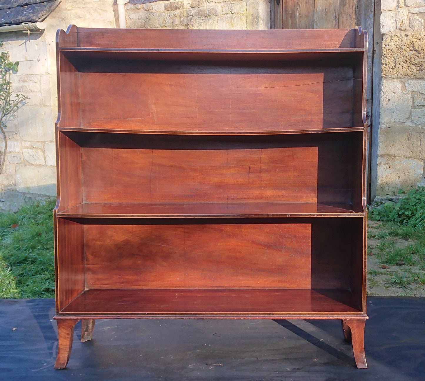 Early 19th Century Regency Waterfall Bookcase Made Of Solid Mahogany With Contrast Cross Banding And Boxwood Stringing