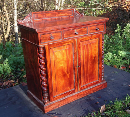 Exceptional Quality Early Nineteenth Century Mahogany Antique Chiffonier