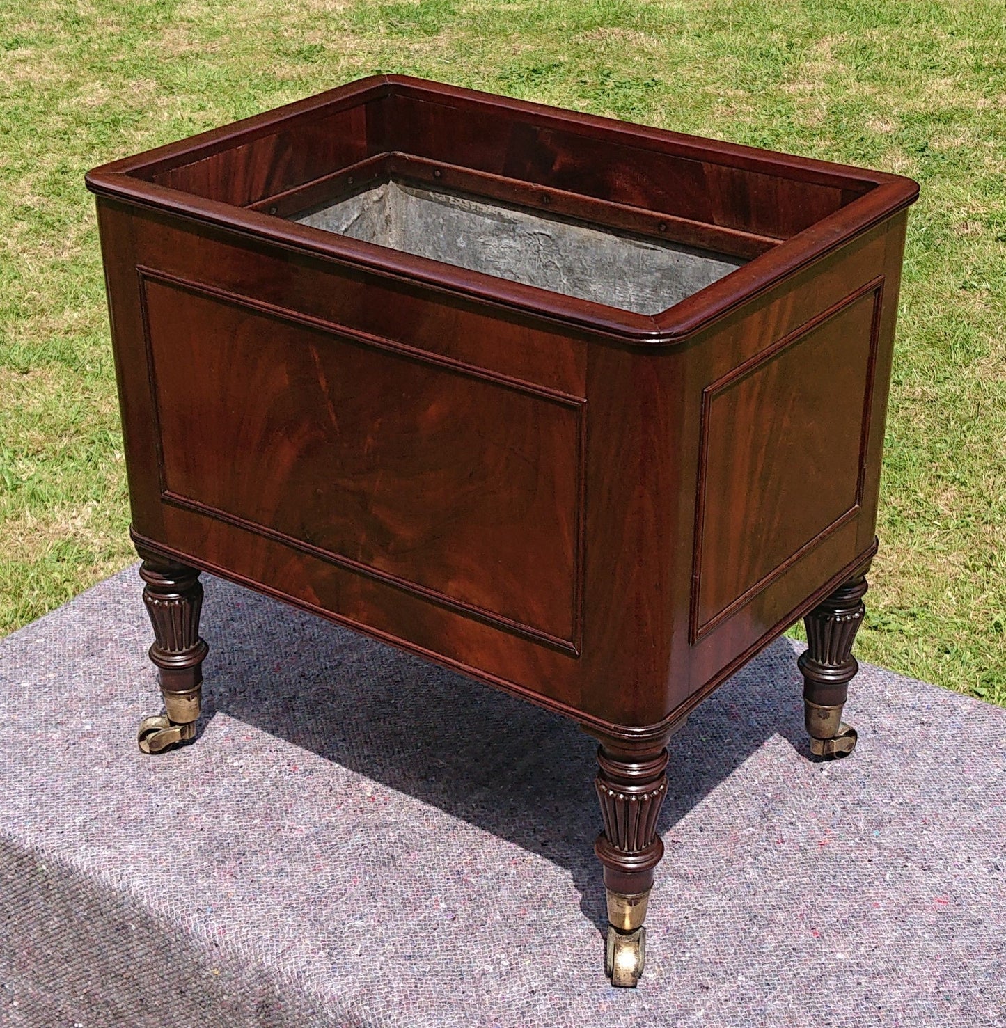 Early 19th Century Regency Mahogany Wine Cooler Cellarette attributed to Gillows of Lancaster and London