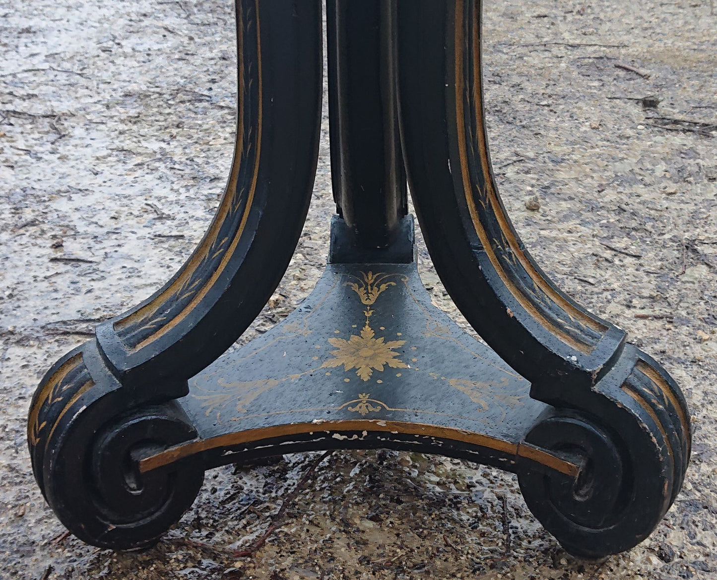 Very Well Preserved Good Scale and Fine Quality Hatstand in the Italianate Style