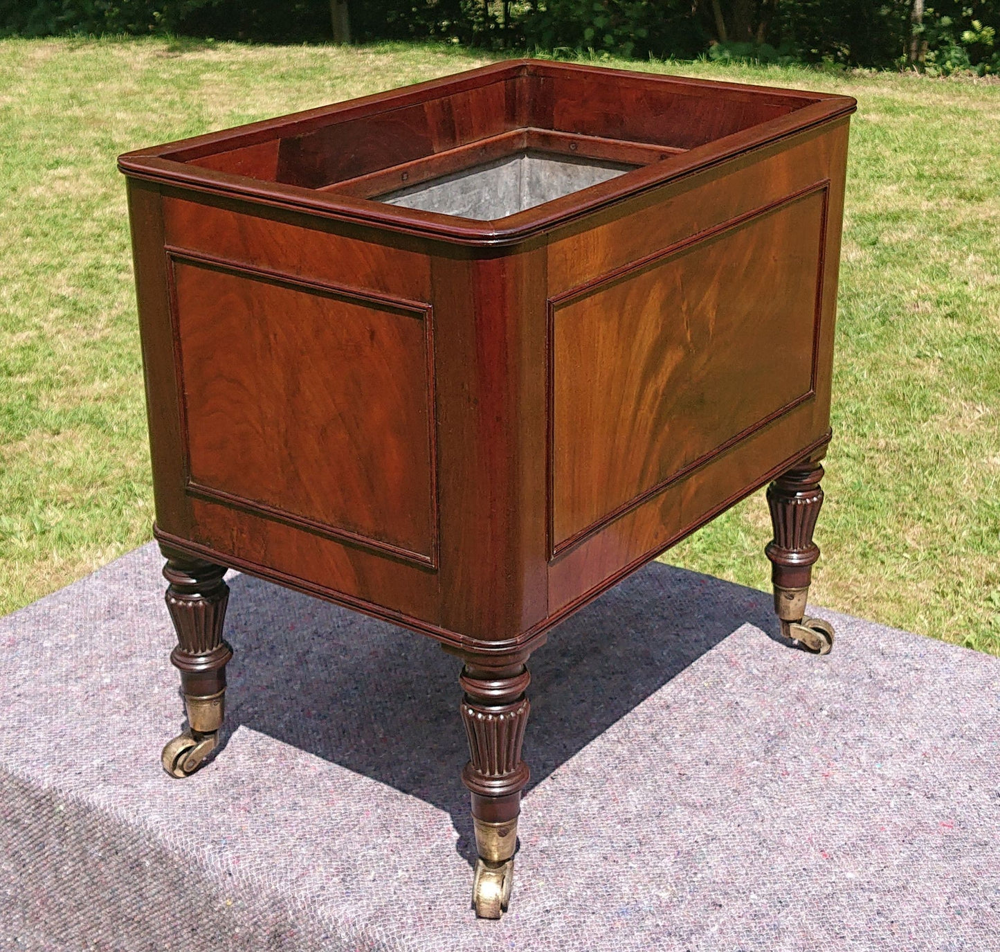 Early 19th Century Regency Mahogany Wine Cooler Cellarette attributed to Gillows of Lancaster and London