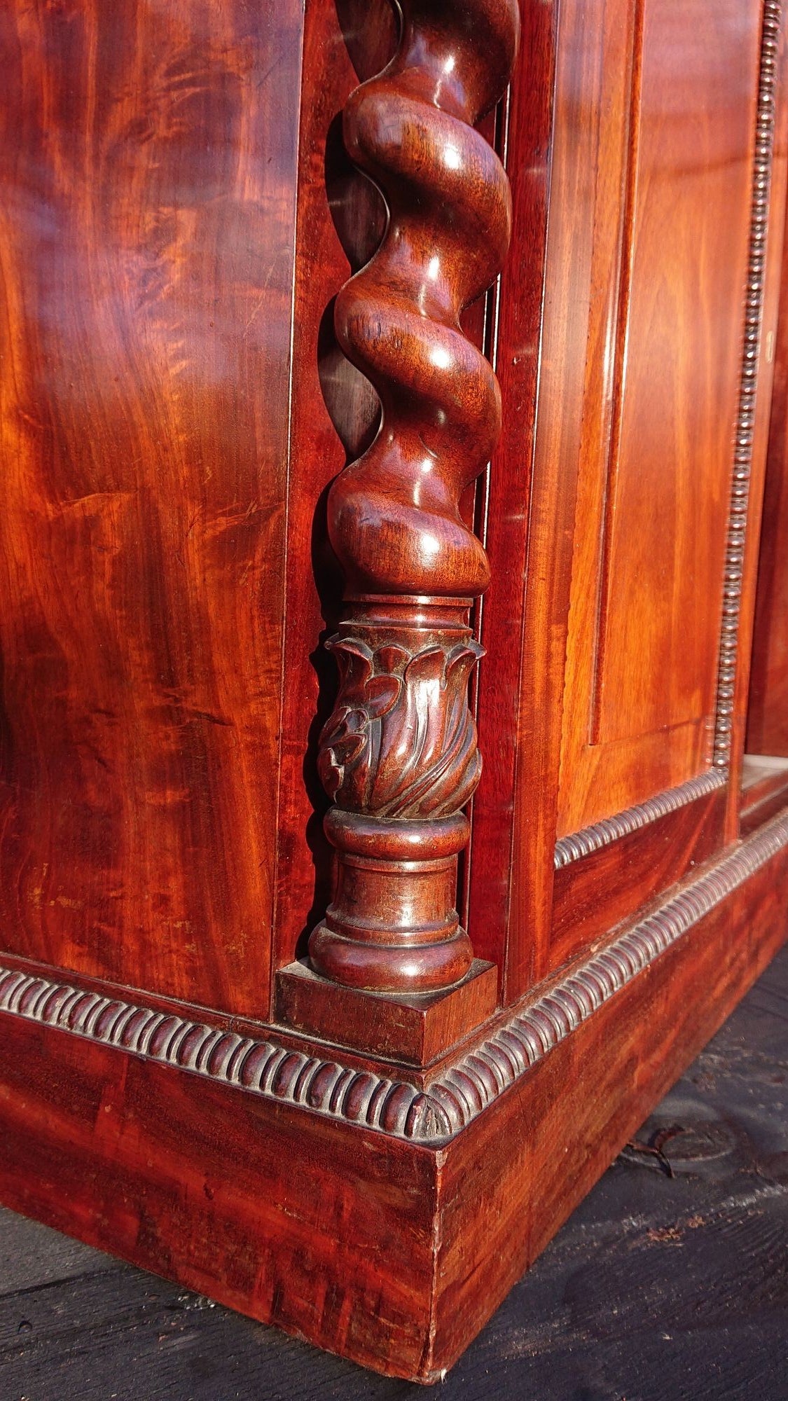 Exceptional Quality Early Nineteenth Century Mahogany Antique Chiffonier